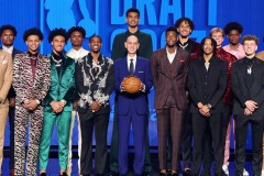 金州勇士休赛期引援空白，库明加转会传闻落空，新赛季前景堪忧